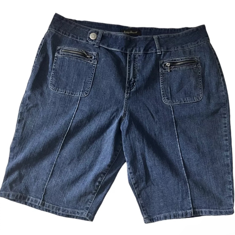 BNWT ASHLEY STEWART DARK WASH CUTE BUTTON AND ZIPPER Bermuda DENIM Shorts SZ 22w